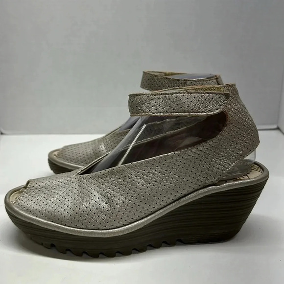 Fly London Yala Perforated Leather Wedge Lug Sandals Peep Toe  Silver Size 38 8 - Picture 1 of 12